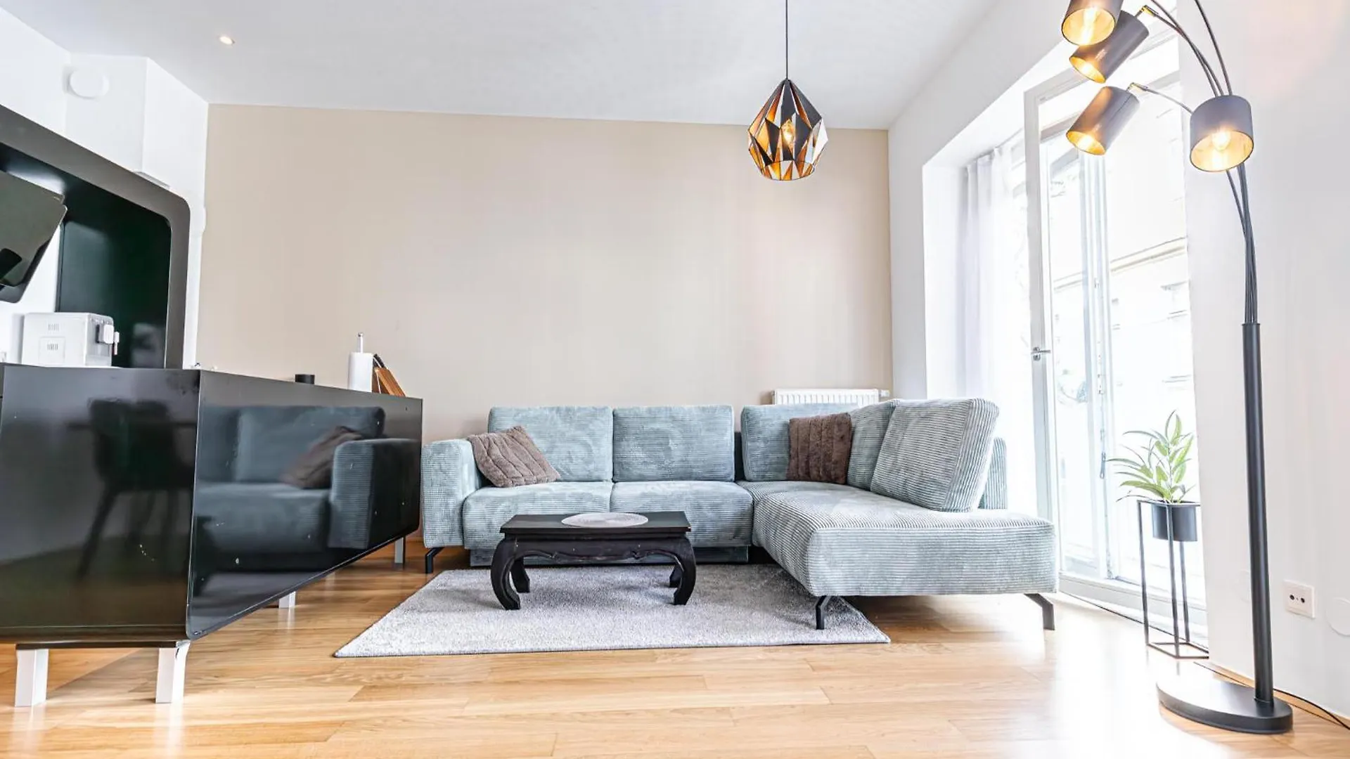 Modern 1Br & 1Lr Apartment In Viennas Downtown Austria
