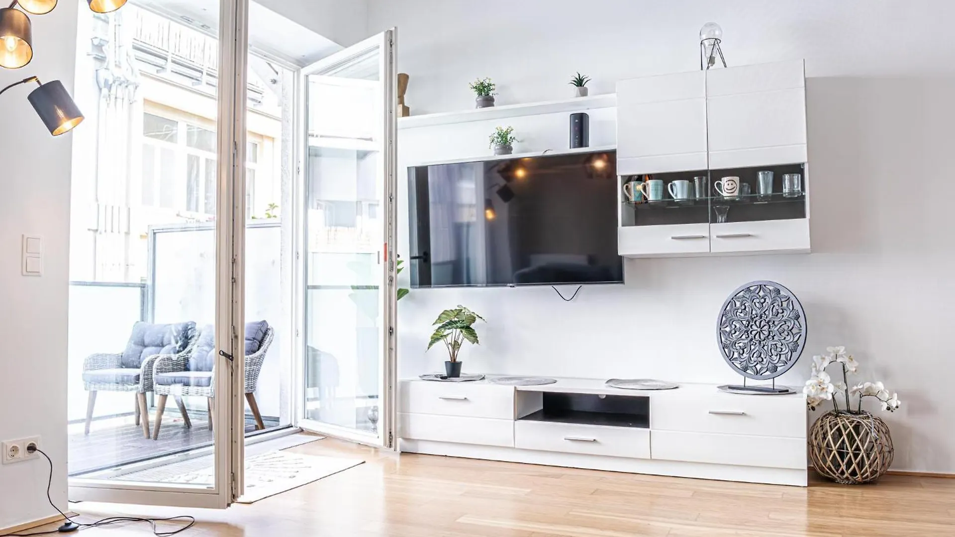 Modern 1Br & 1Lr Apartment In Viennas Downtown Austria