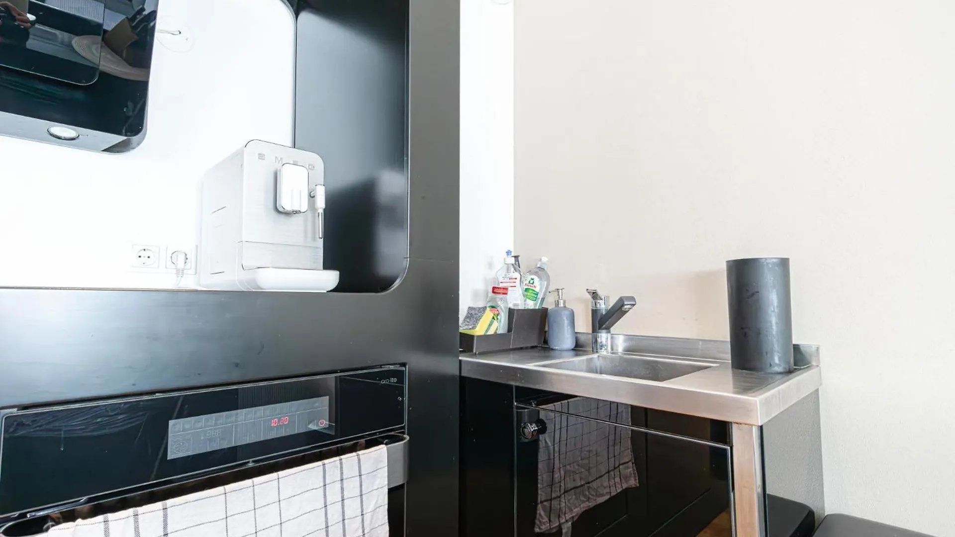 Modern 1Br & 1Lr Apartment In Viennas Downtown