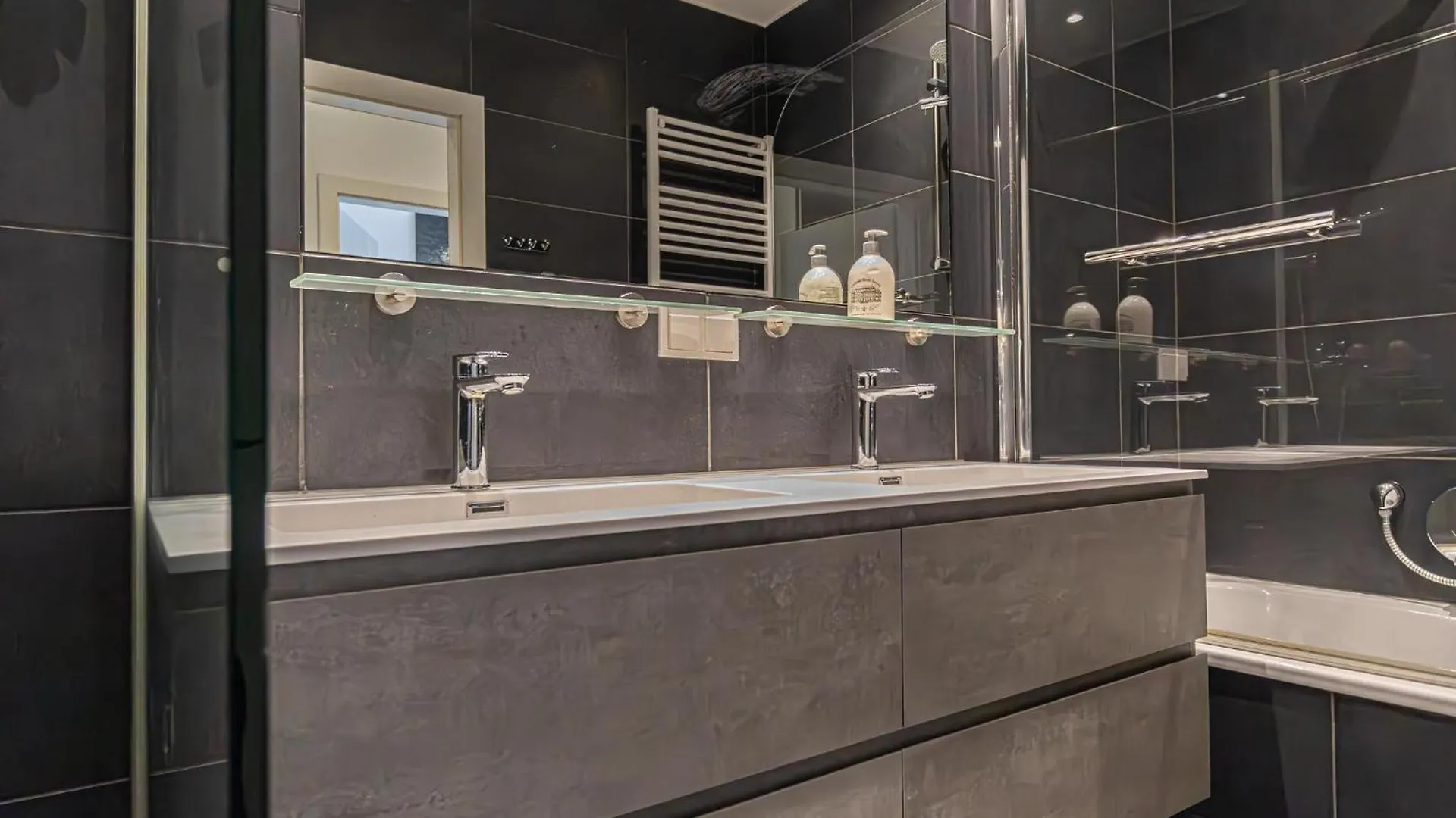 Modern 1Br & 1Lr Apartment In Viennas Downtown 0*, Vienna