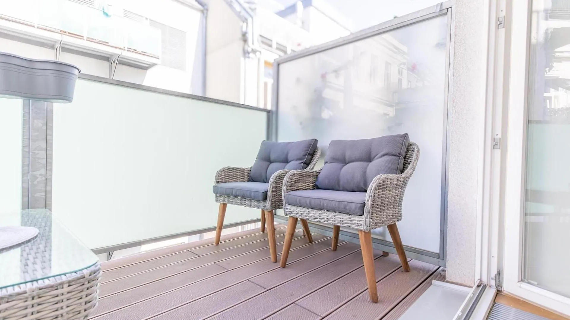Modern 1Br & 1Lr Apartment In Viennas Downtown
