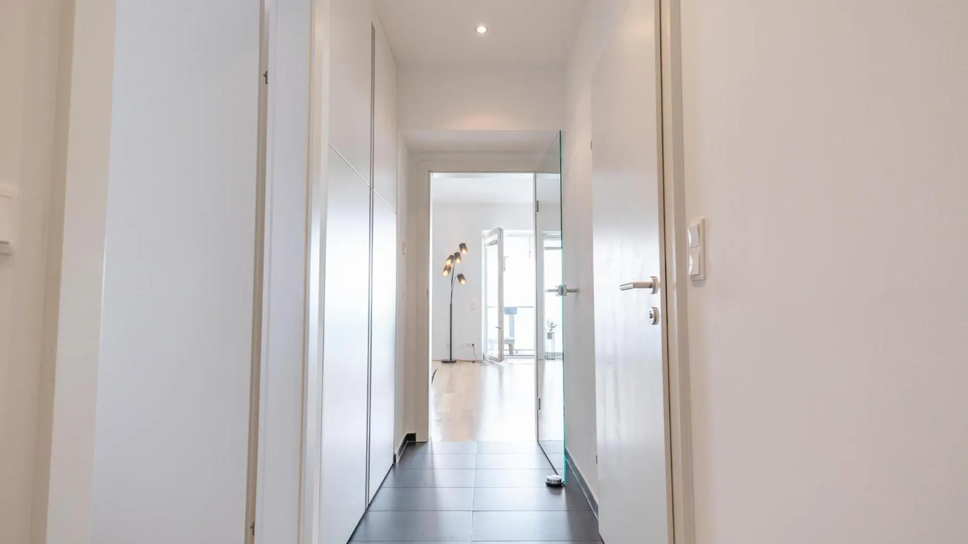 Modern 1Br & 1Lr Apartment In Viennas Downtown Vienna